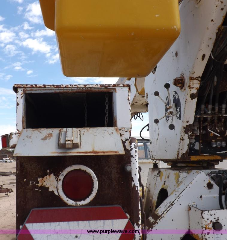 image for item I8492 1975 Ford F750E bucket truck