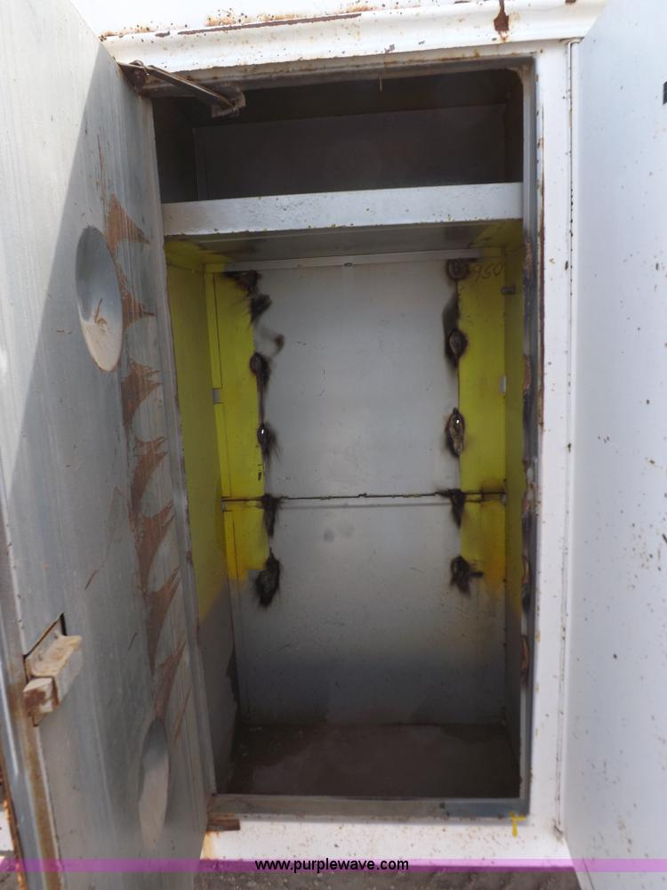 image for item I8492 1975 Ford F750E bucket truck