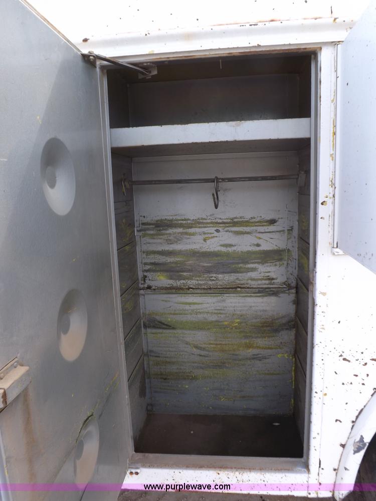 image for item I8492 1975 Ford F750E bucket truck