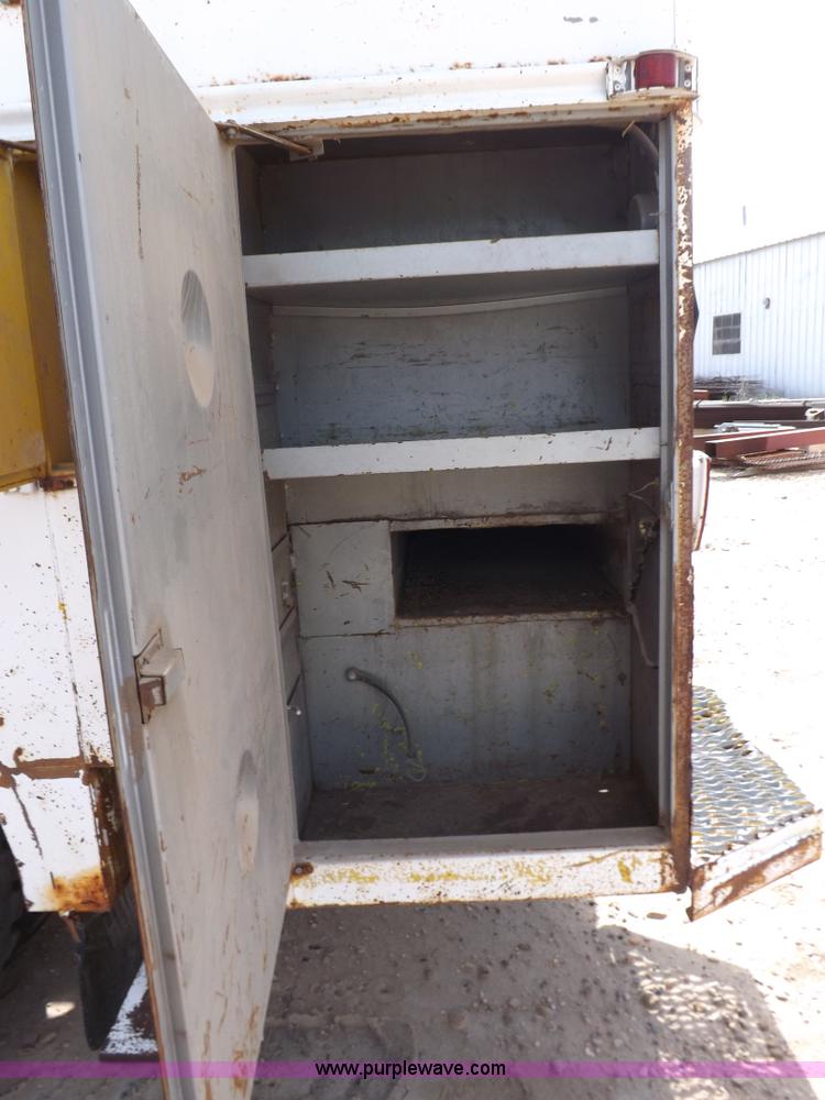 image for item I8492 1975 Ford F750E bucket truck