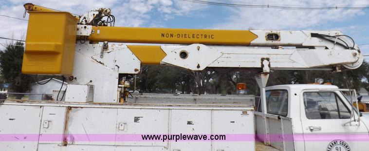 image for item I8492 1975 Ford F750E bucket truck