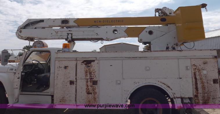 image for item I8492 1975 Ford F750E bucket truck