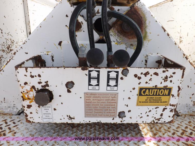 image for item I8492 1975 Ford F750E bucket truck