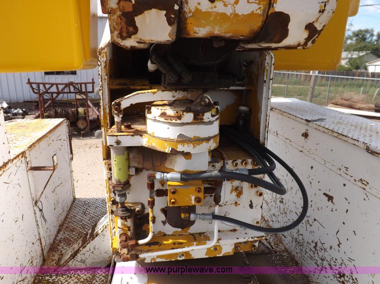 image for item I8492 1975 Ford F750E bucket truck