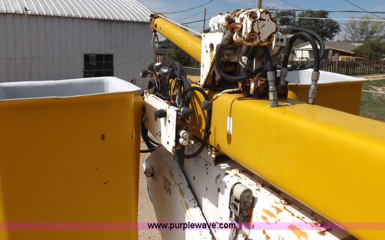 image for item I8492 1975 Ford F750E bucket truck