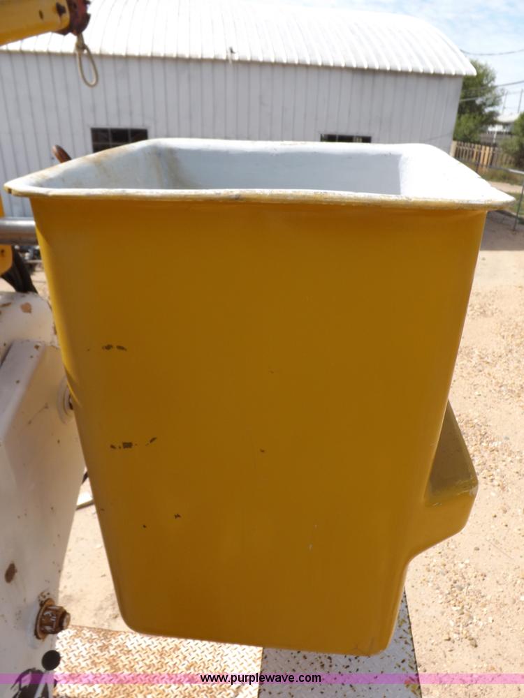 image for item I8492 1975 Ford F750E bucket truck