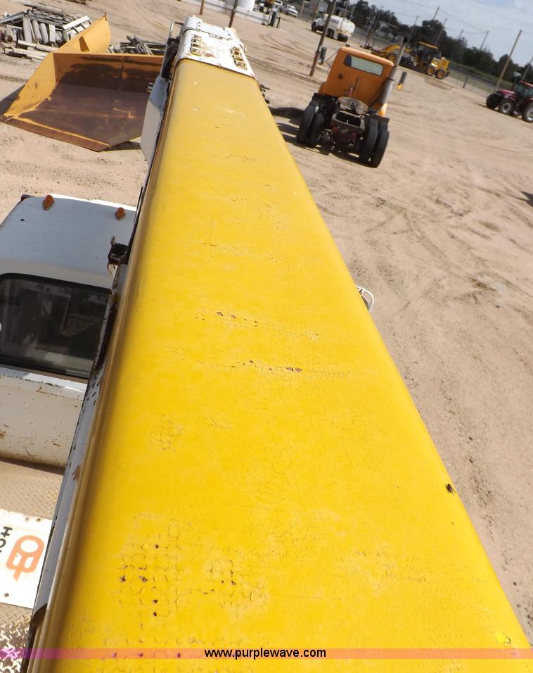 image for item I8492 1975 Ford F750E bucket truck