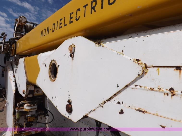 image for item I8492 1975 Ford F750E bucket truck