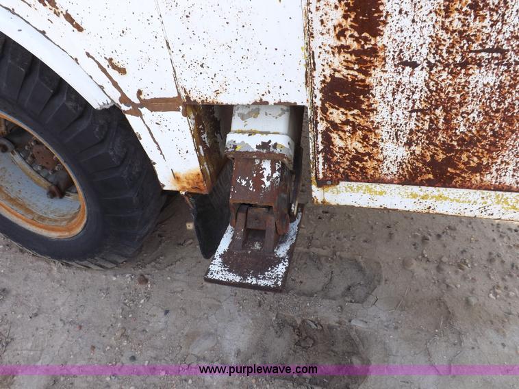 image for item I8492 1975 Ford F750E bucket truck