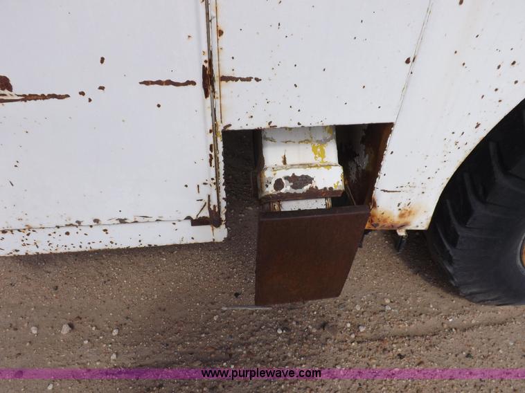 image for item I8492 1975 Ford F750E bucket truck