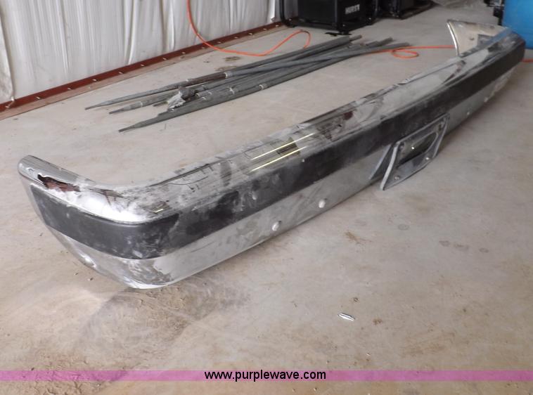 image for item I8498 198 Ford F350 chrome bumper