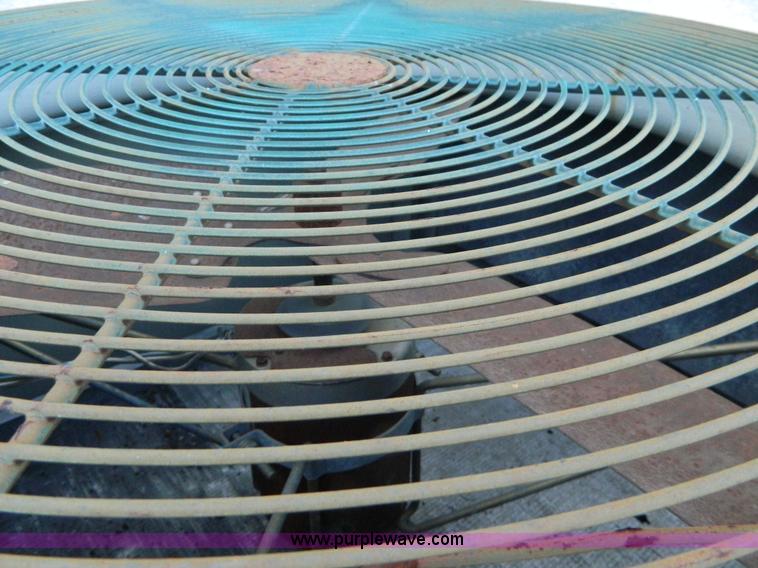 image for item T9996 Carrier AC unit