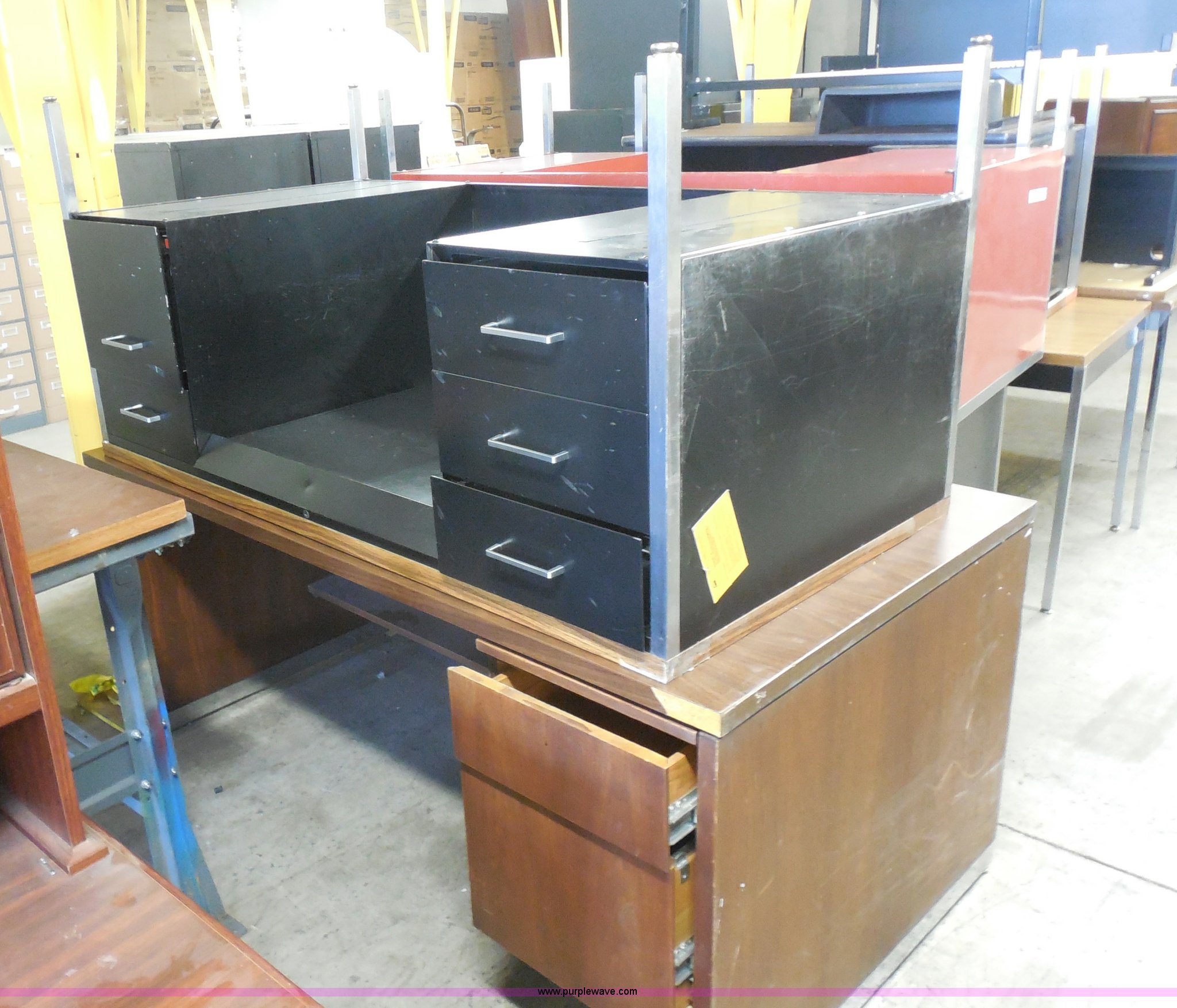 (7) assorted desks in Wichita, KS Item AR9173 sold Purple Wave