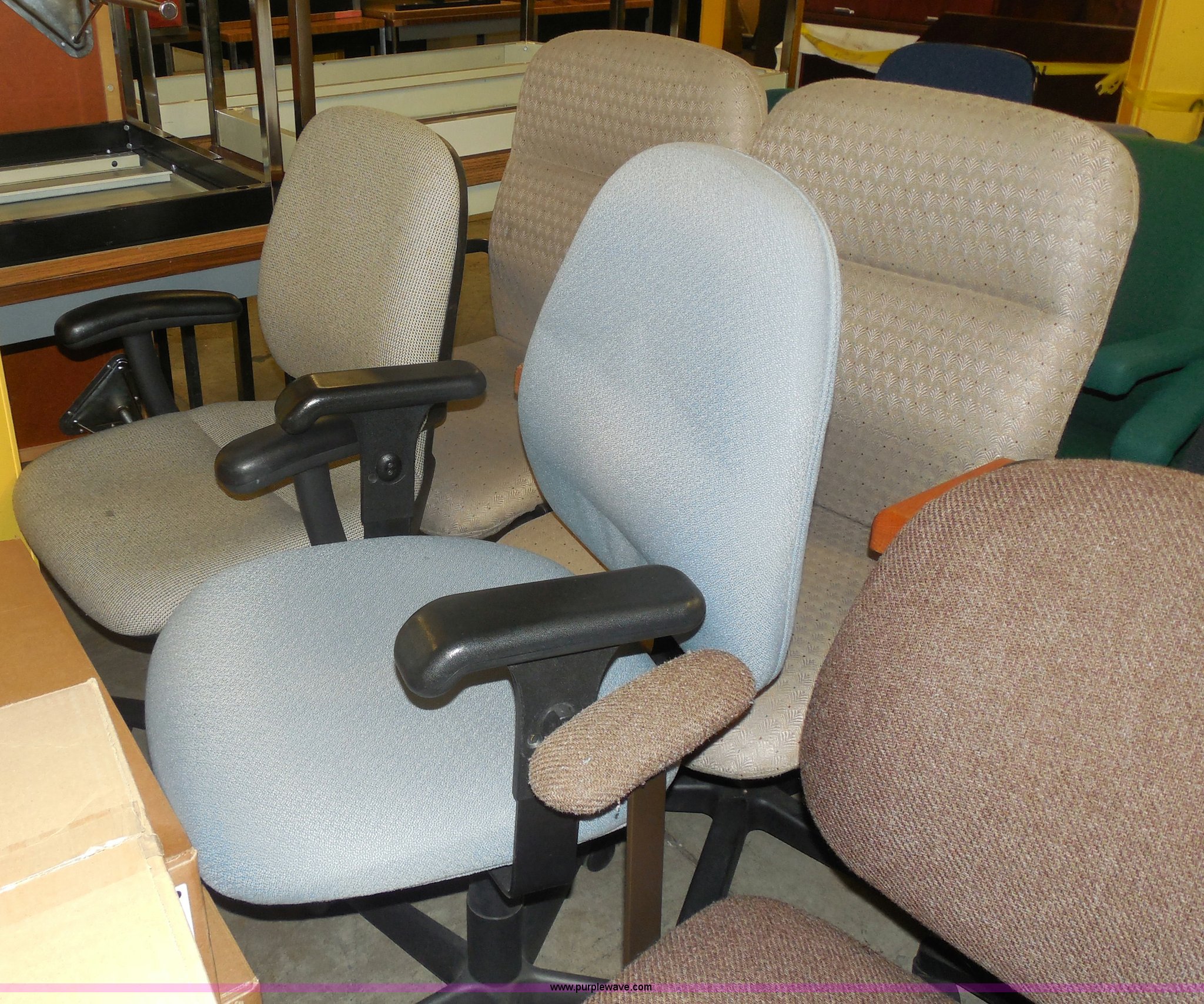 (35) assorted office chairs in Wichita, KS Item AR9175 sold Purple Wave