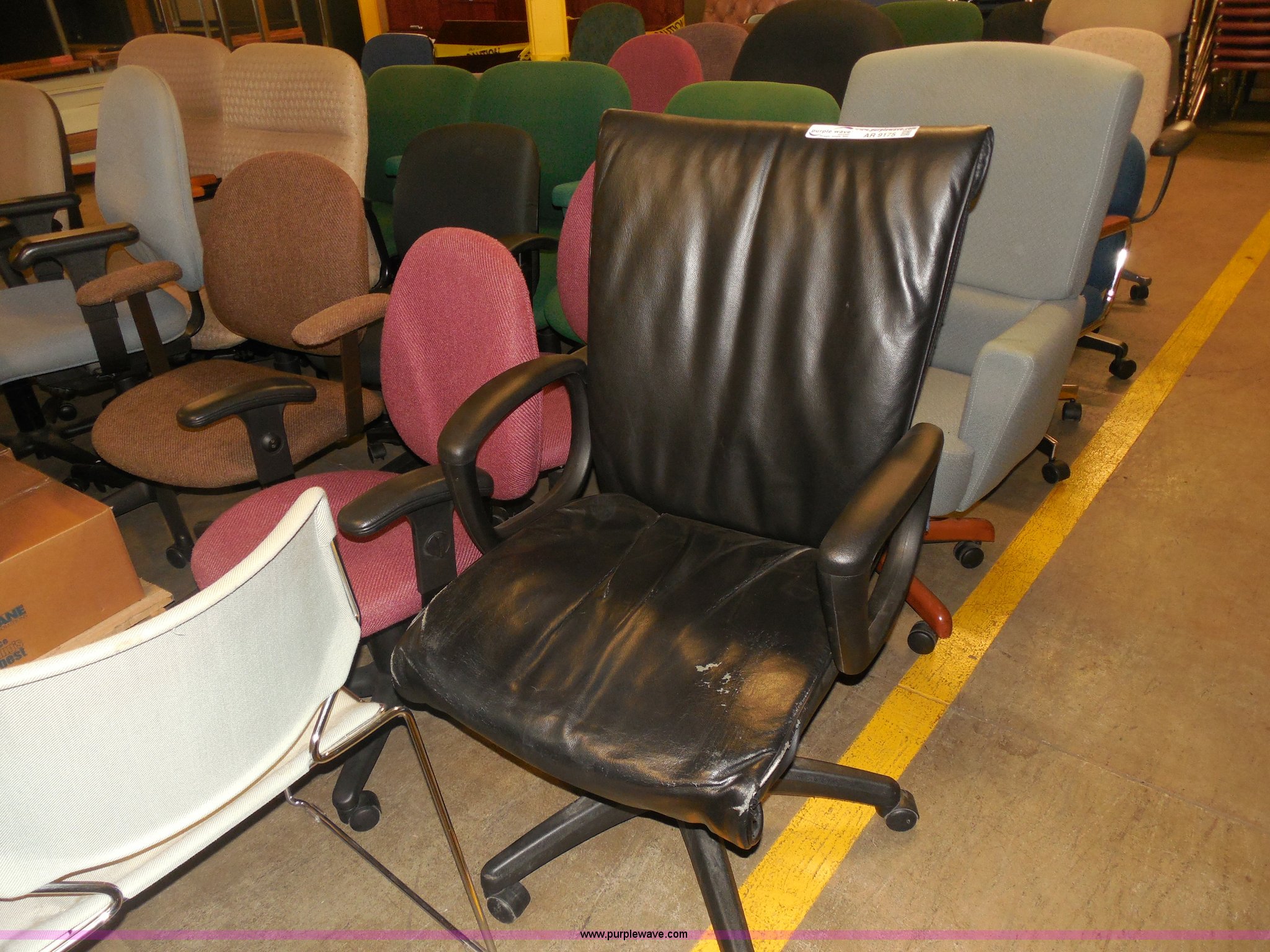 (35) assorted office chairs in Wichita, KS Item AR9175 sold Purple Wave