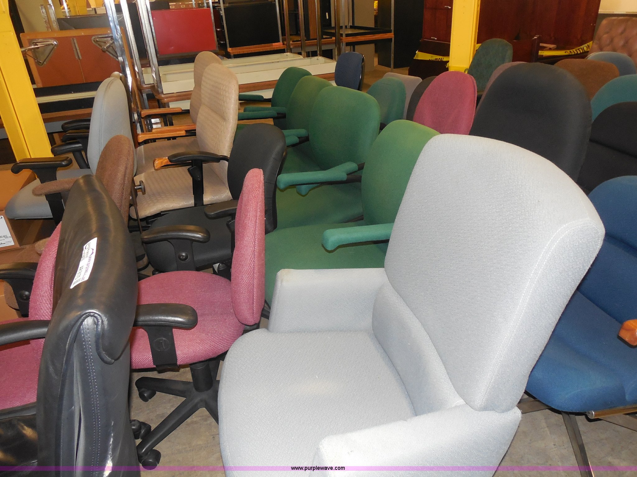 (35) assorted office chairs in Wichita, KS Item AR9175 sold Purple Wave