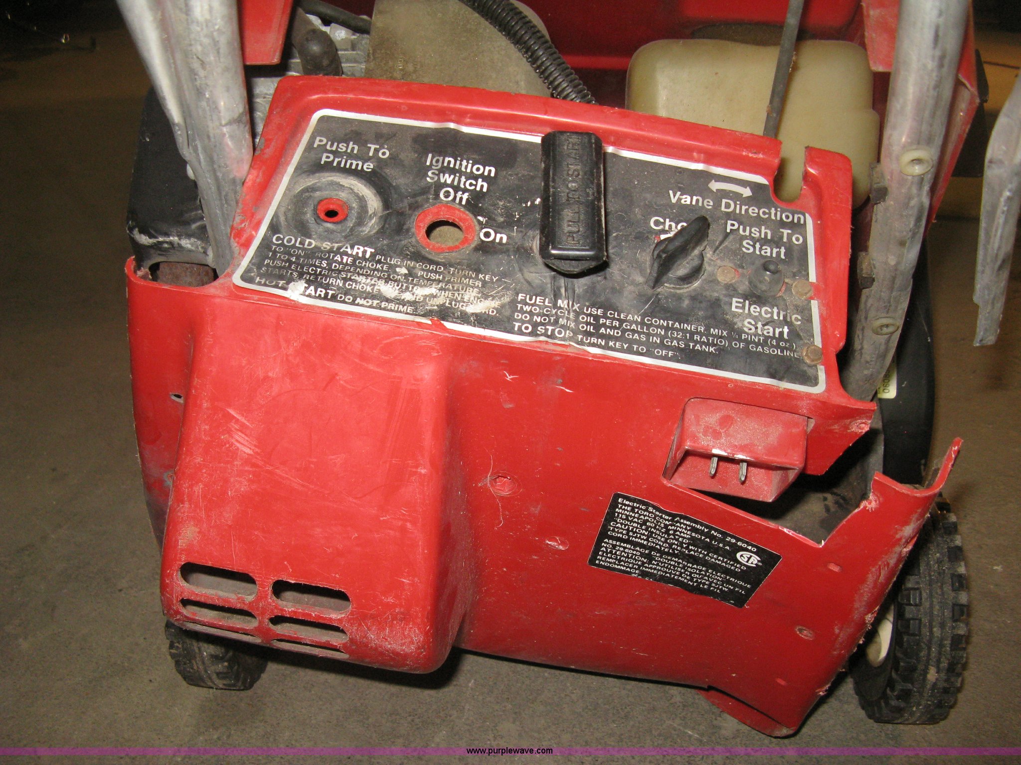 Toro S200 snow blower in Wichita, KS Item AV9010 sold Purple Wave