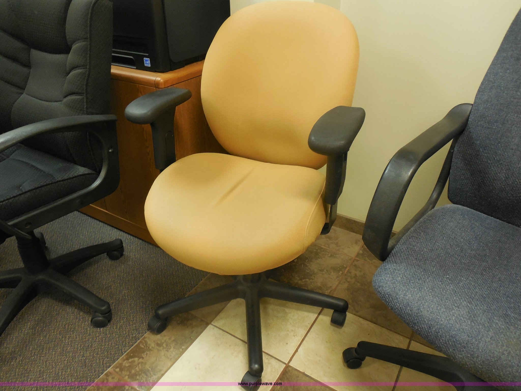 (5) Hon office swivel chairs in Derby, KS Item AX9630 sold Purple Wave
