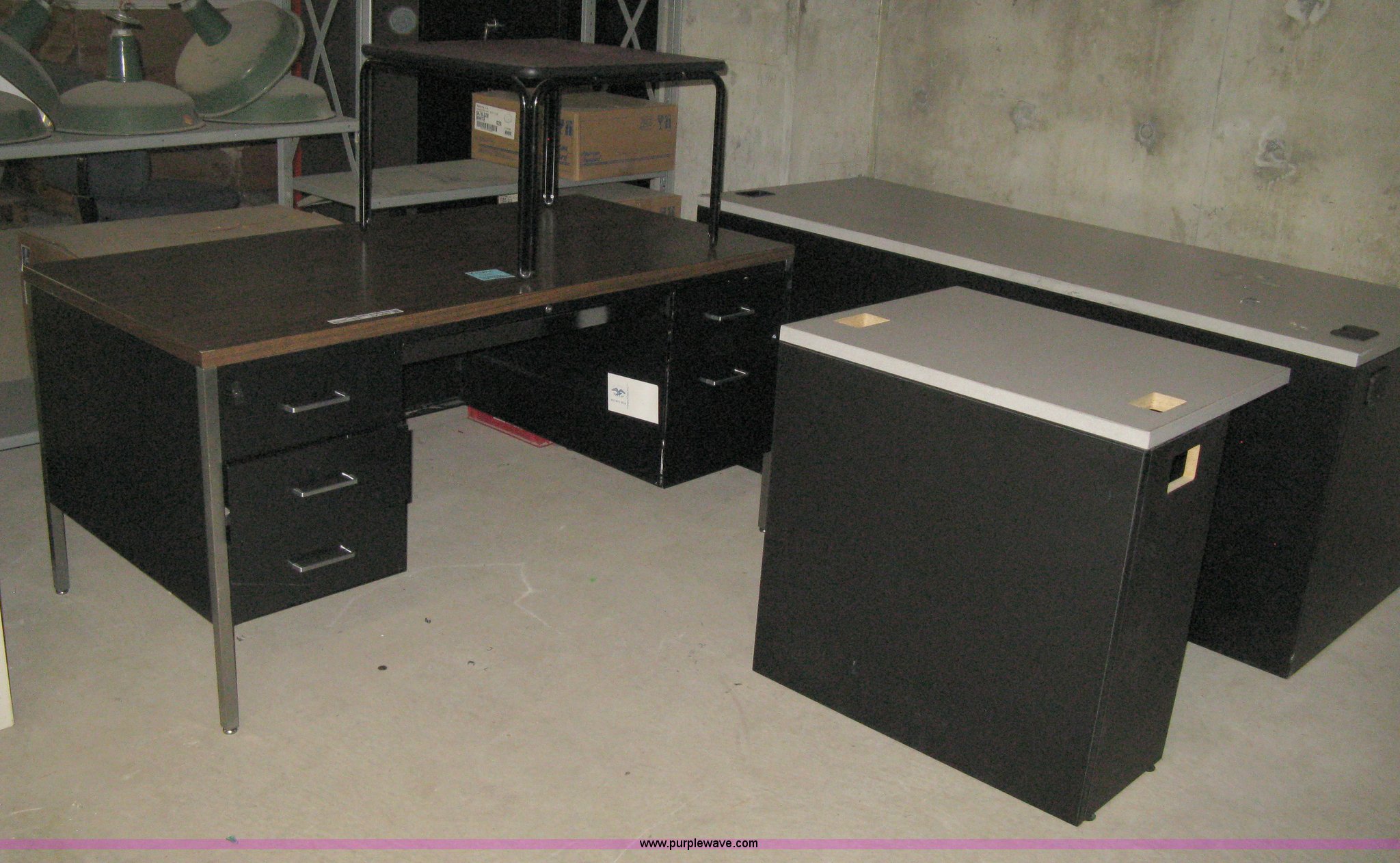 Assorted desks in Wichita, KS Item AX9667 sold Purple Wave