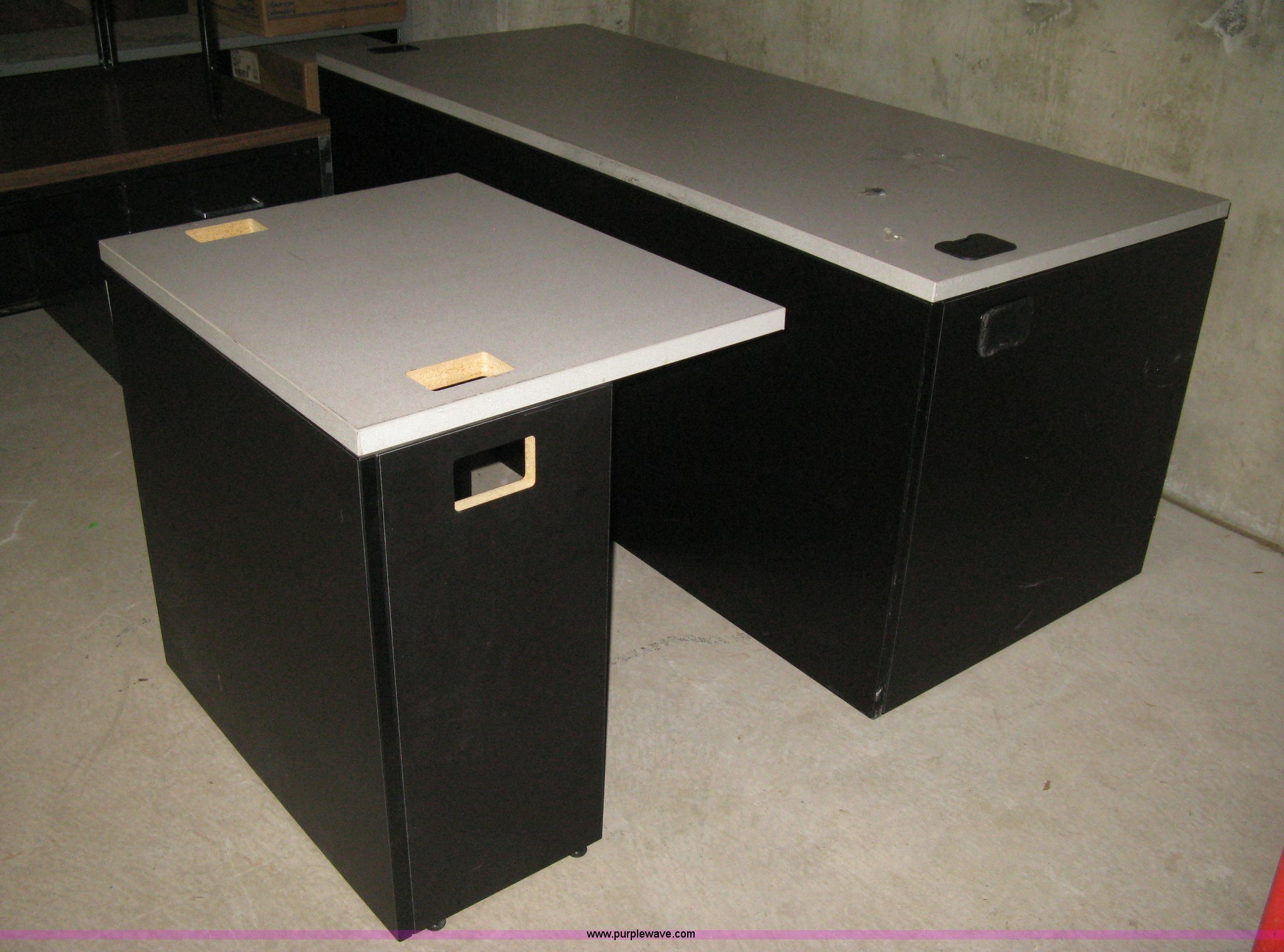 Assorted desks in Wichita, KS Item AX9667 sold Purple Wave
