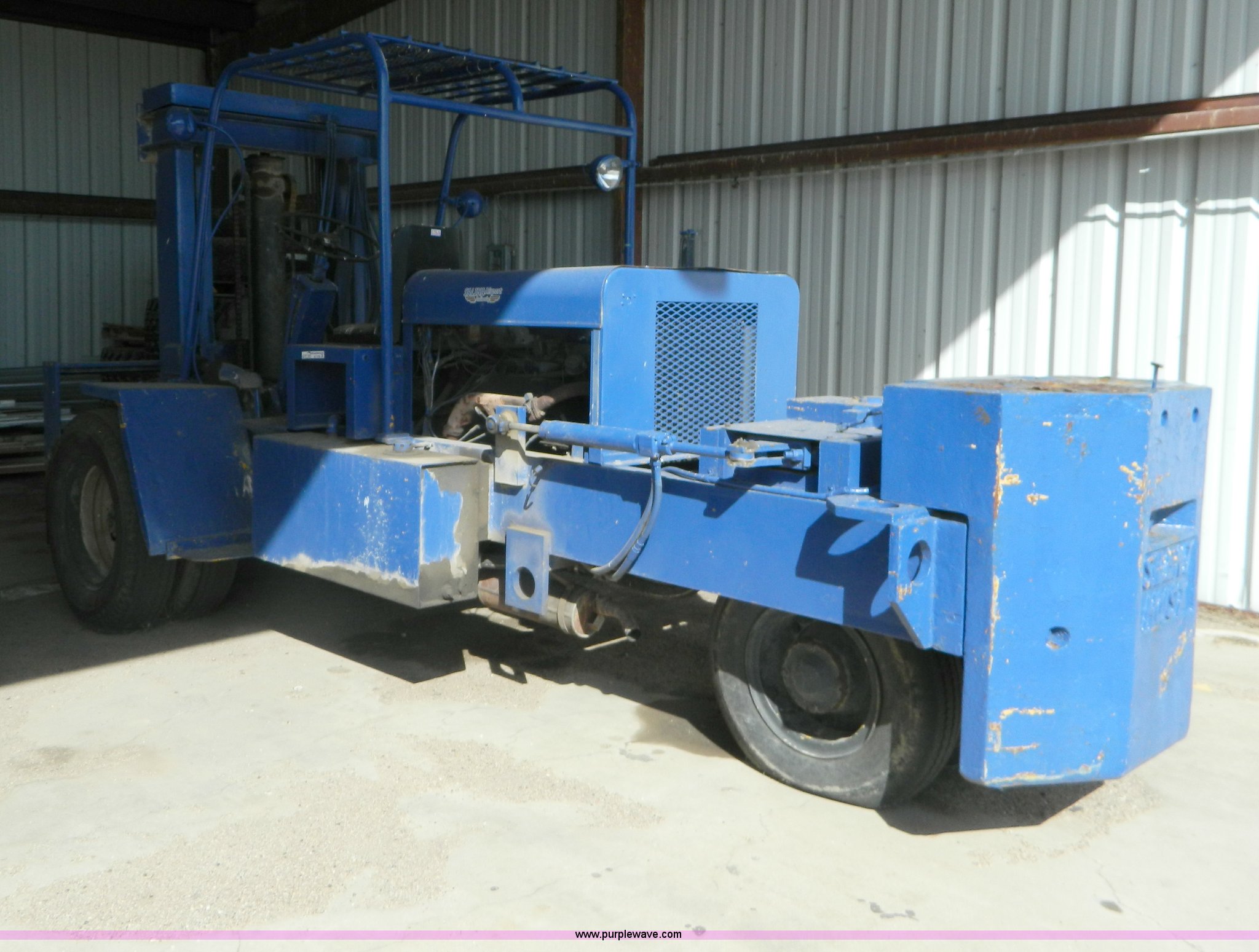 Silent hoist forklift in Salina, KS Item AZ9195 sold Purple Wave