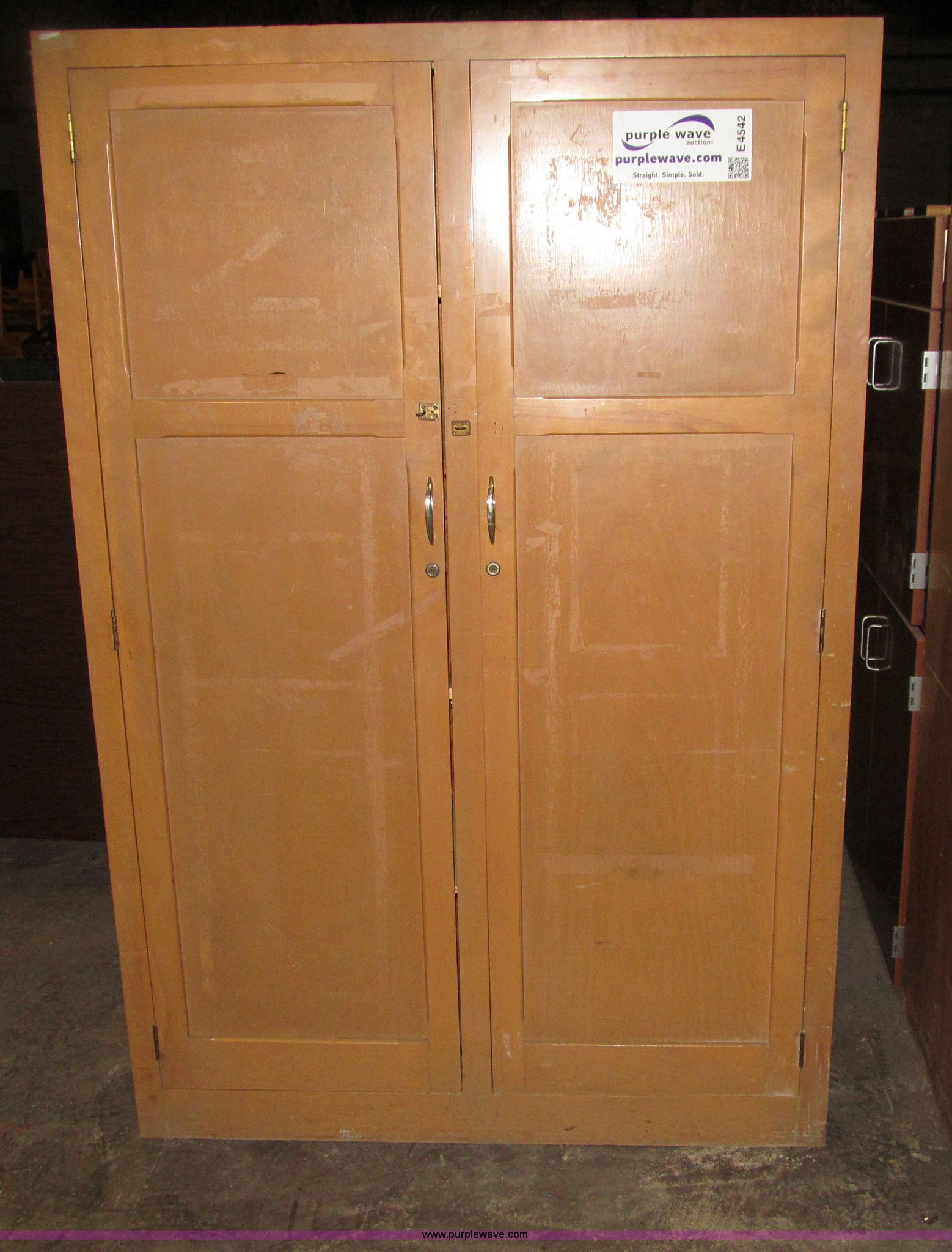 Wood in Des Moines, IA Item E4542 sold Purple Wave