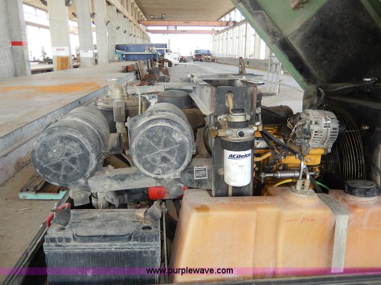 image for item AA9577 Sullair 185 portable compressor