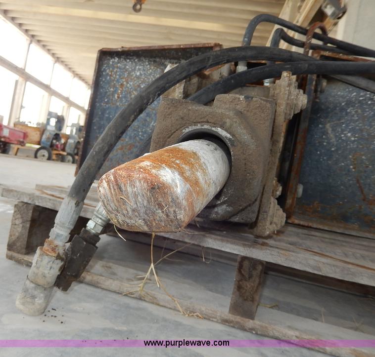 IPC HH500 skid steer jack hammer attachment in Broken Arrow, OK Item AA9653 sold Purple Wave