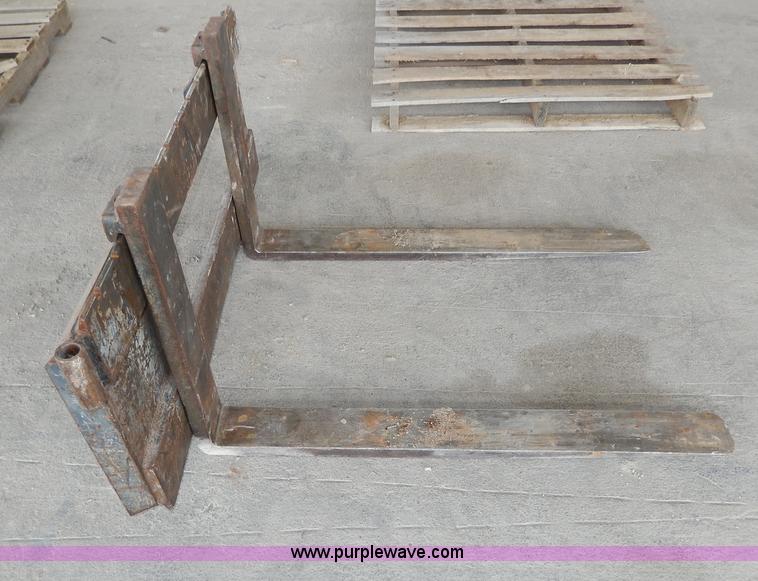 image for item AA9658 New Holland TC33DA tractor