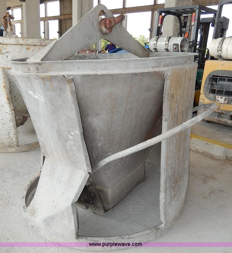 Concrete hopper in Broken Arrow, OK Item AA9664 sold Purple Wave