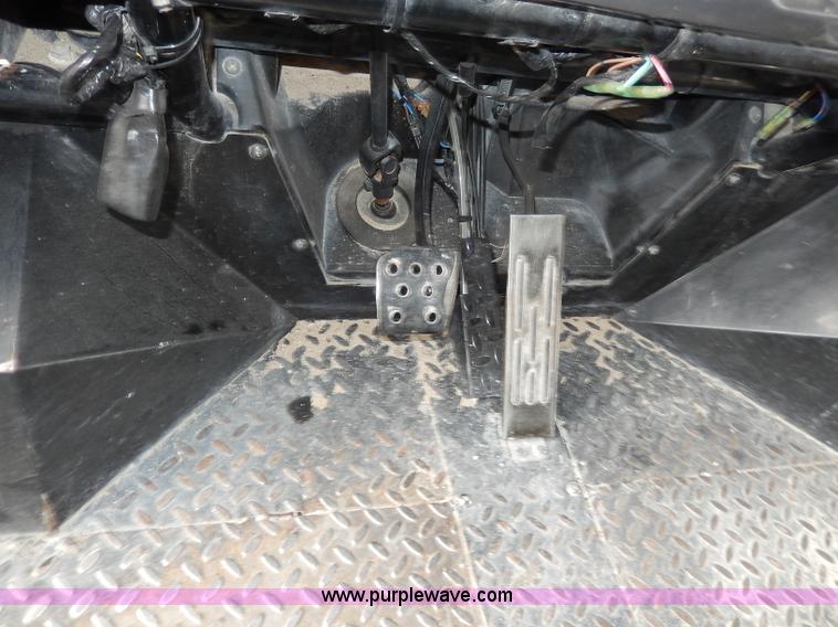 image for item AA9673 2005 Kawasaki Mule 3000 utility vehicle