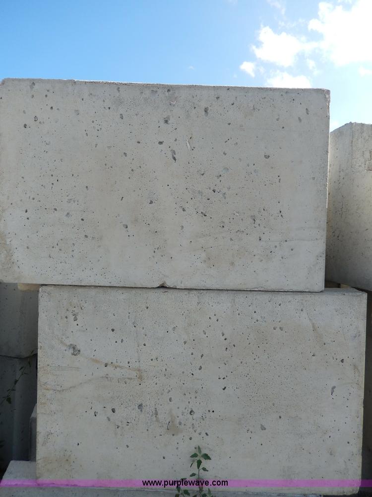 image for item AP9475 (34) decorative concrete ledge stone middle blocks
