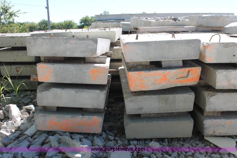 image for item AR9952 (15) concrete dunnage blocks