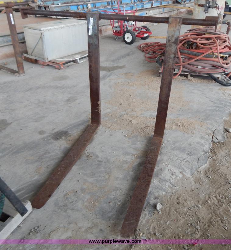 image for item AU9721 Case 580C backhoe bucket forks