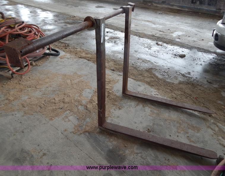 image for item AU9721 Case 580C backhoe bucket forks