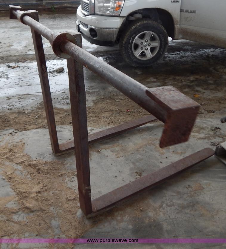 image for item AU9721 Case 580C backhoe bucket forks