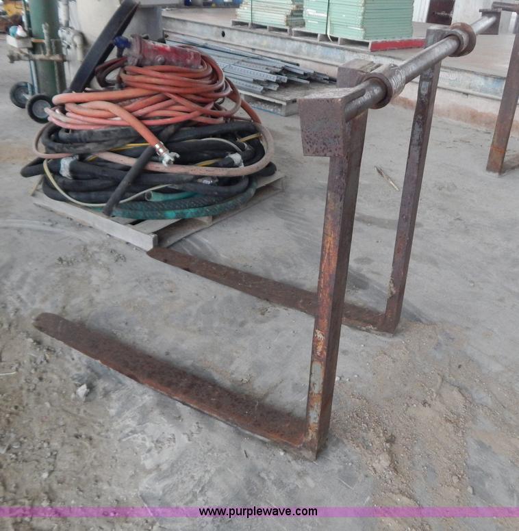 image for item AU9721 Case 580C backhoe bucket forks