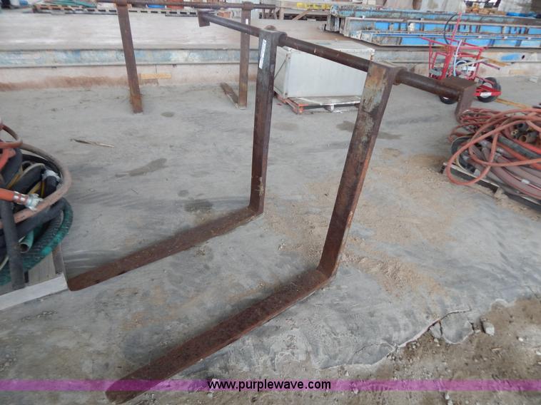 image for item AU9721 Case 580C backhoe bucket forks