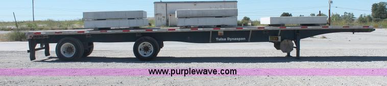 image for item H8437 2000 Utility FS2CHA flatbed spread axle trailer