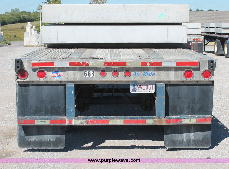image for item H8437 2000 Utility FS2CHA flatbed spread axle trailer