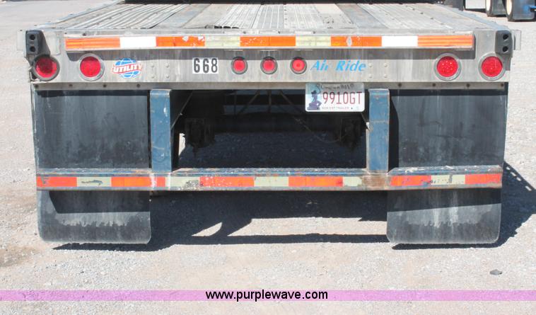 image for item H8437 2000 Utility FS2CHA flatbed spread axle trailer