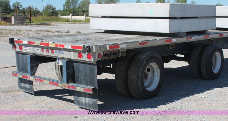 image for item H8437 2000 Utility FS2CHA flatbed spread axle trailer