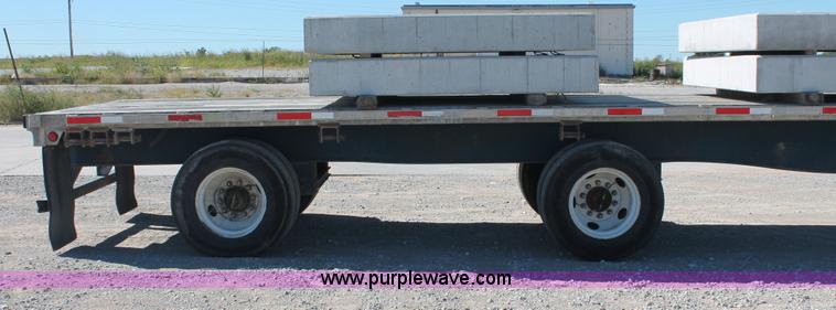image for item H8437 2000 Utility FS2CHA flatbed spread axle trailer