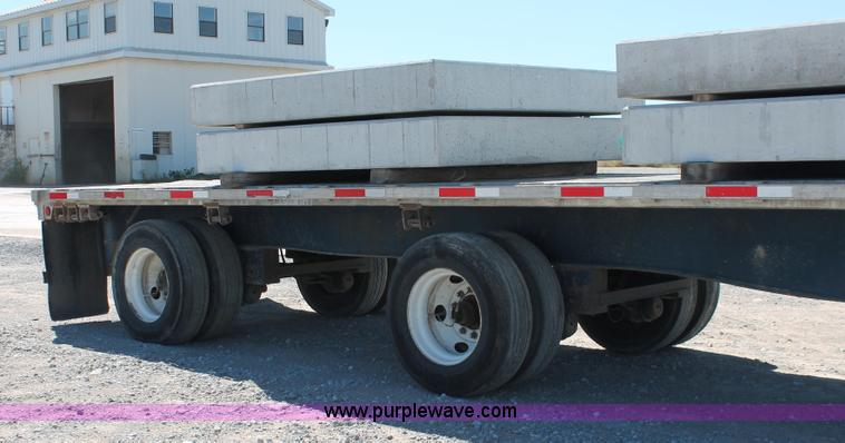 image for item H8437 2000 Utility FS2CHA flatbed spread axle trailer
