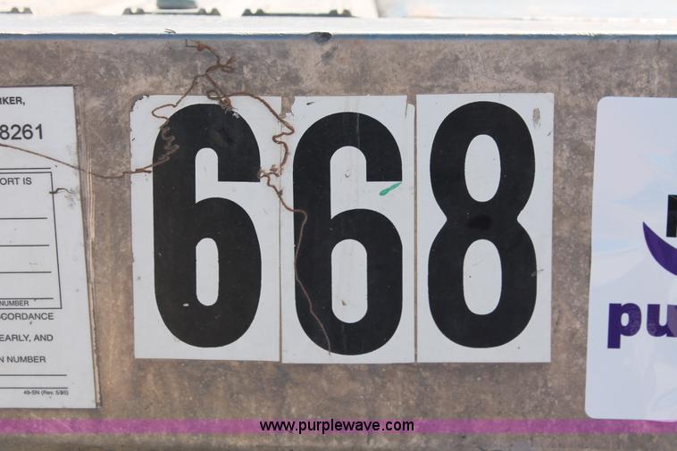 image for item H8437 2000 Utility FS2CHA flatbed spread axle trailer