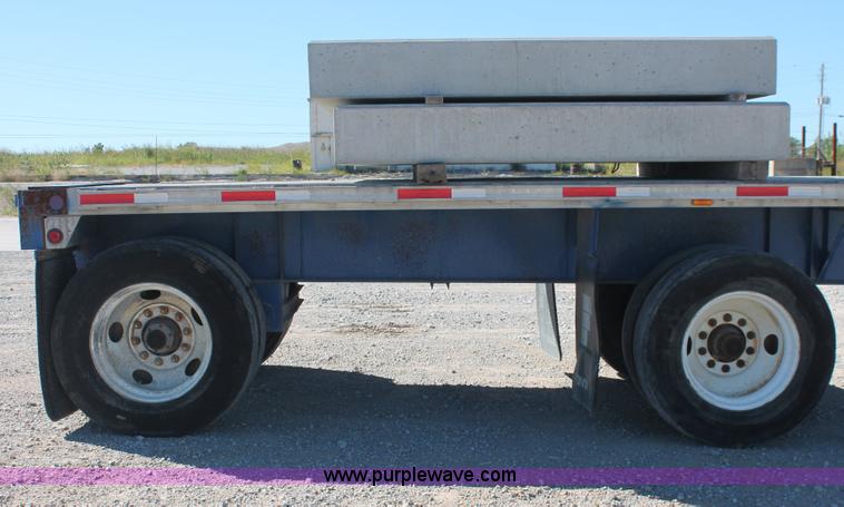image for item H8439 1997 Fontaine LFTN-6-8048WSAK flatbed spread axle trailer