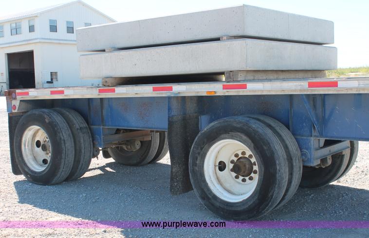 image for item H8439 1997 Fontaine LFTN-6-8048WSAK flatbed spread axle trailer
