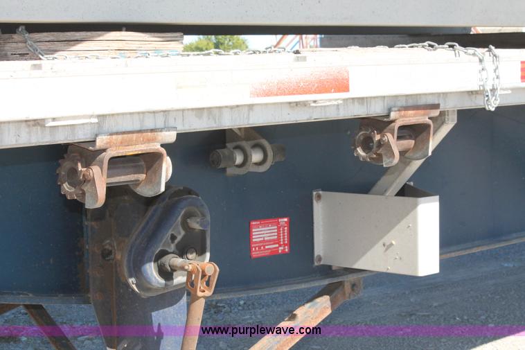 image for item H8443 2002 Utility FS2CHA flatbed spread axle trailer
