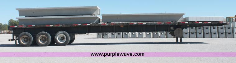 image for item H8445 2001 Fontaine TP-4-4880SL flatbed tri axle stretch trailer