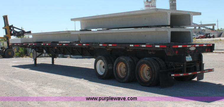 image for item H8445 2001 Fontaine TP-4-4880SL flatbed tri axle stretch trailer